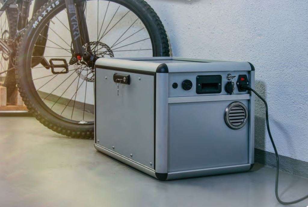RACLAN Lithium-Ion Battery Charging / Storage Box – 1.75 kWh