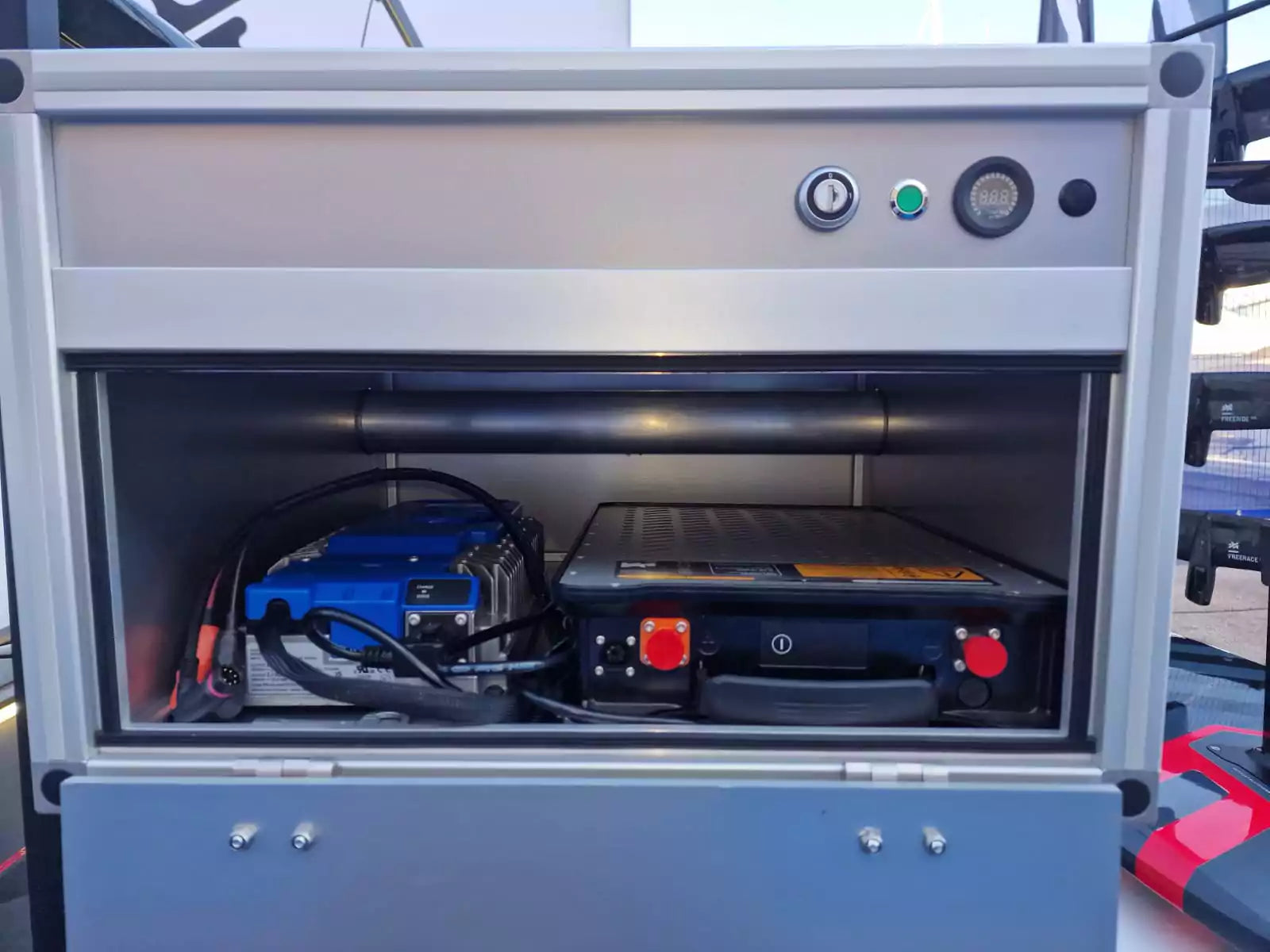 SQUARE RACLAN Lithium-Ion Battery Charging / Storage Box – 3.5 kWh