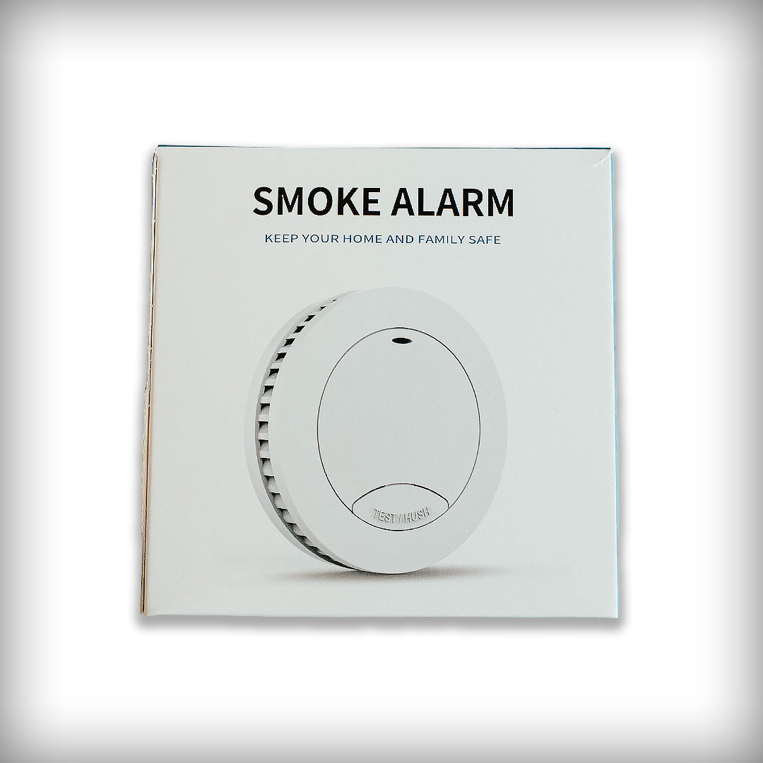 Compact smoke detector with audible and visual alarm, SM03