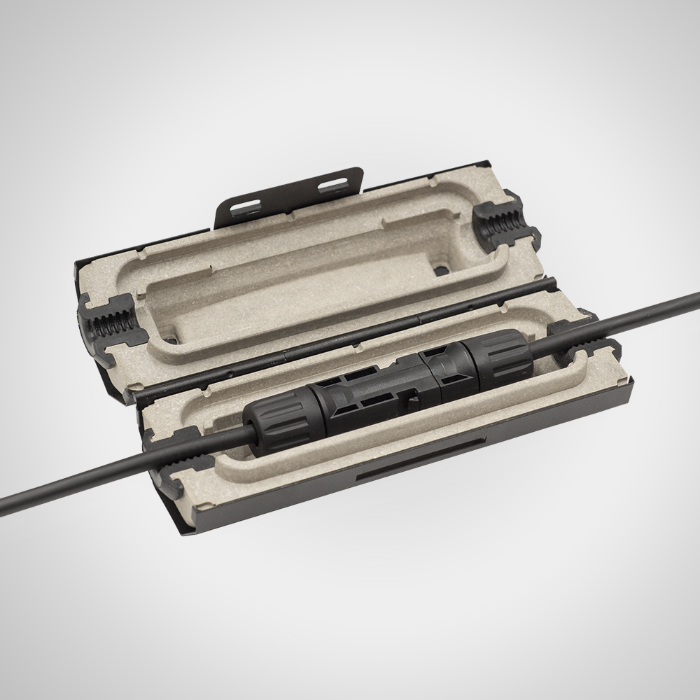 Autonomous extinguishing device for photovoltaic panel connectors - ArcBox