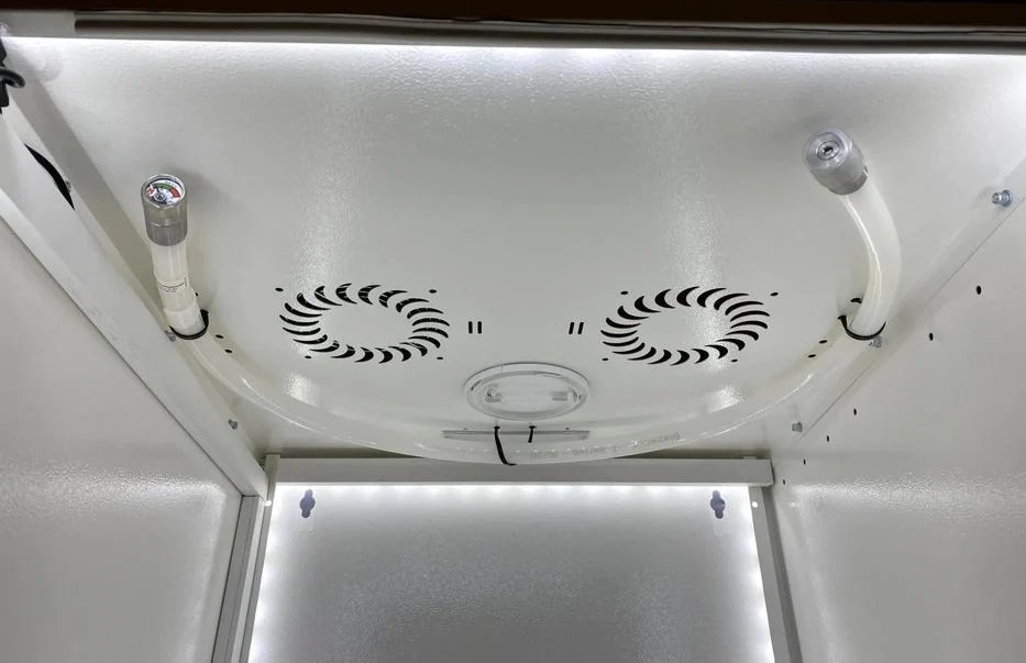 Autonomous fire extinguishing device for enclosed spaces